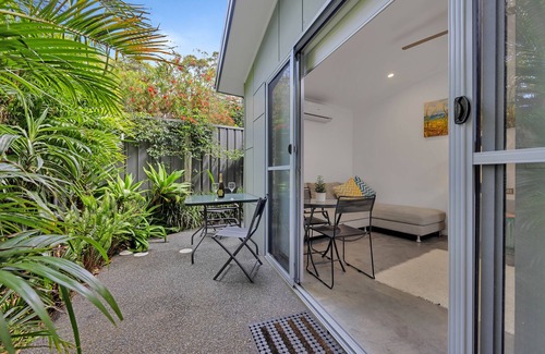 Boomerang Beach Villa | Playa Boomerang Shelly Villa B + B El patio privado escondite perfecto.