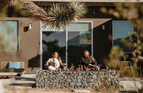 Joshua Tree Casa | Shelter 2 l A Classic At Joshua Tree Park Entrance