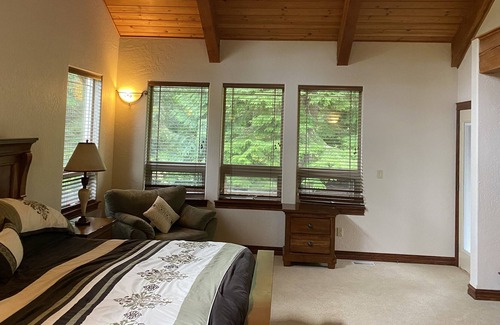 Priest River Casa | Sheltered by trees on the 18th Fairway this elegant home awaits you.