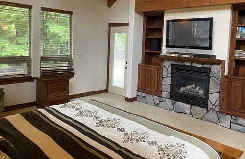 Priest River Casa | Sheltered by trees on the 18th Fairway this elegant home awaits you.