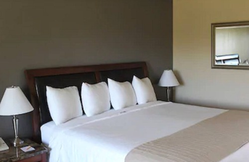 Plymouth Hotel | Shenandoah Inn