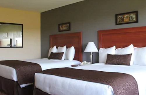 Plymouth Hotel | Shenandoah Inn