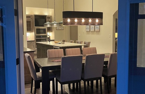 Stephens City Casa | Shenandoah Valley luxury w/stunning orchard & Blue Ridge Mountain views