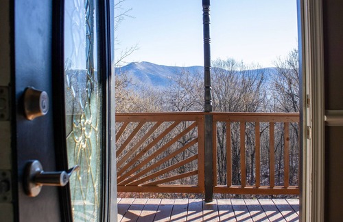 Luray Casa | Shenandoah Views 15 Mins To Park & Luray Caverns 3 Bedroom Home by RedAwning