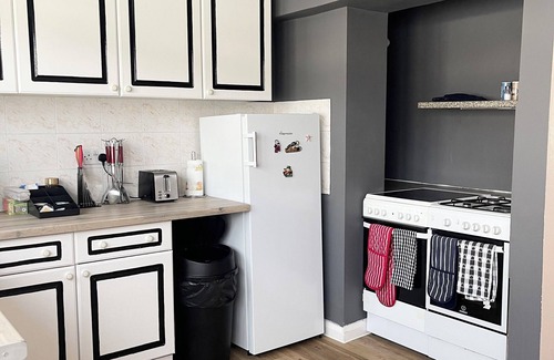 Redbridge Casa | Shepherds House- Spacious 3/4 Bedroom