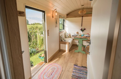 Cricket Malherbie Apartamento | Cabaña-Lujoso-Baño privado con ducha-Vista al campo-Cottage Shepherds Hut