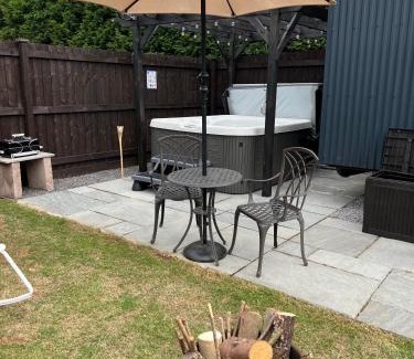 Coxley Apartamento | Shepherds Hut with Hot Tub