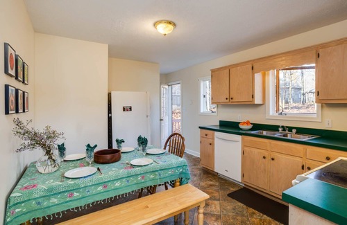 Montebello Cabina | Sherando Cabin--hot tub, kitchen, fireplace