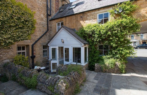 Chipping Campden Cabaña | Sherborne House is a beautiful Grade II listed Georgian terraced house that dates back to the 17th c