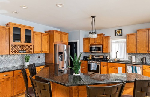 Michigan City Casa | Sheridan 4-Home Combo | 4 Hot Tubs + 18BR by Beach