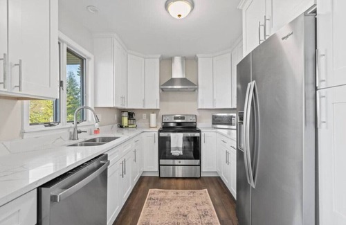 Lexington Casa | Sheridan Shores Escape - Hot Tub w Amazing Views!