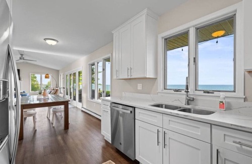 Lexington Casa | Sheridan Shores Escape - Hot Tub w Amazing Views!