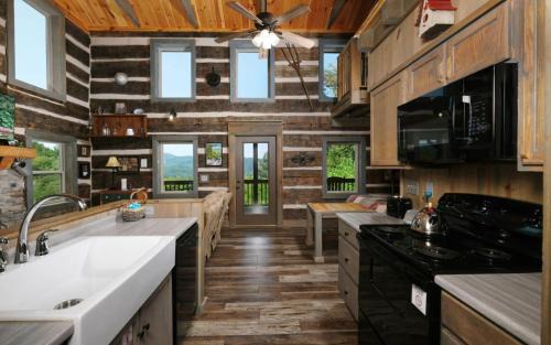 Gatlinburg - Pigeon Forge Villa | Sheriffs Cabin