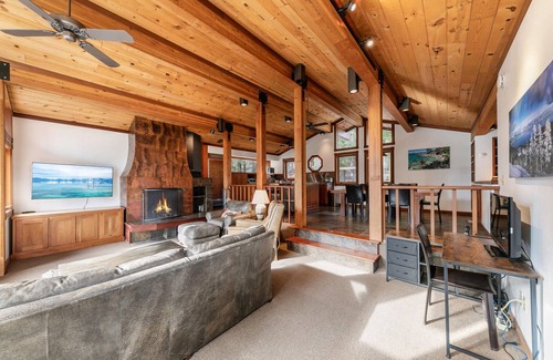 Twin Peaks Casa | Sherwood Chalet - Quiet 3 BR in Ward Canyon, Private Hot Tub