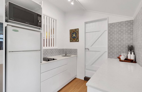 Sherwood Cabaña | Sherwood Cottage. Pets. 2 beds. Very private.