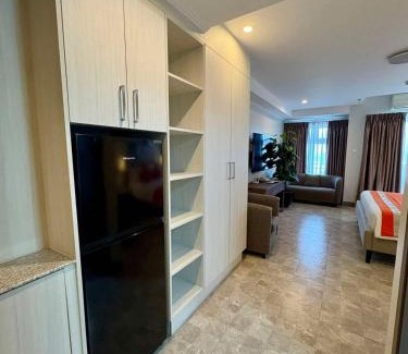 Malabanias Apartamento | Sheryll Escapes - La Grande Phase 2, Grand Studio 625 with Balcony, Wifi & Netflix