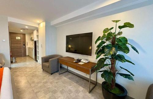 Malabanias Apartamento | Sheryll Escapes - La Grande Phase 2, Grand Studio 625 with Balcony, Wifi & Netflix