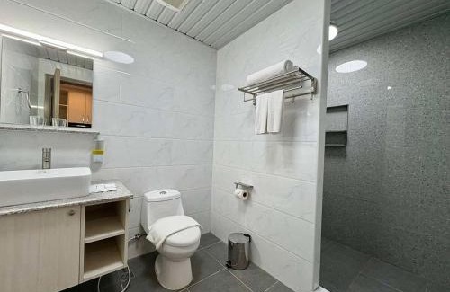 Malabanias Apartamento | Sheryll Escapes - La Grande Phase 2, Grand Studio 625 with Balcony, Wifi & Netflix