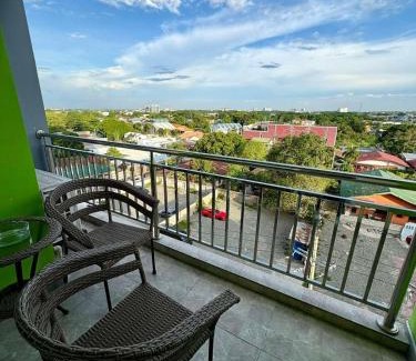 Malabanias Apartamento | Sheryll Escapes - La Grande Phase 2, Grand Studio 625 with Balcony, Wifi & Netflix