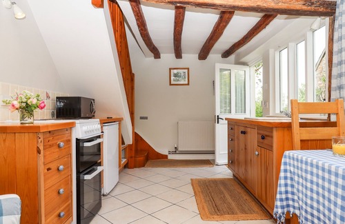 Hemyock Cabaña | SHILLINGS COTTAGE, pet friendly, with pool in Hemyock