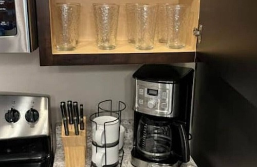 Universal City Apartamento | Shin Oak 6225 · GATED: 2 Bedroom apartment home