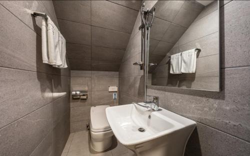 Sinchon-dong Hotel | Shinchon Wol Hotel