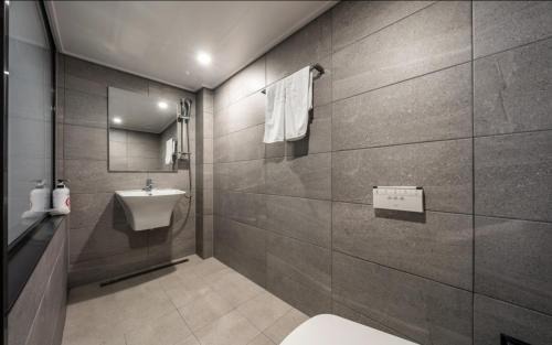 Sinchon-dong Hotel | Shinchon Wol Hotel