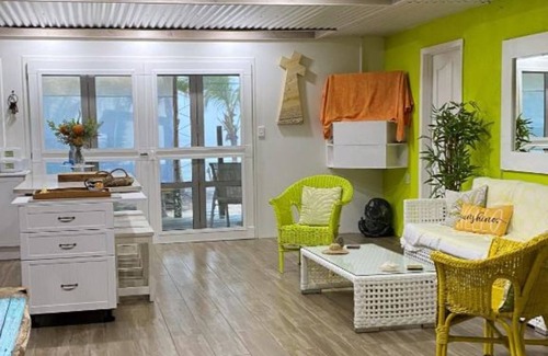 Matavera Casa | Shine AwayHome-Family Beachfront with Free WI-FI, A/C