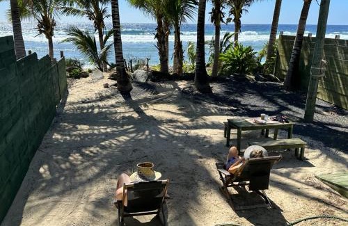 Matavera Casa | ShineAwayHomes -AC Beachfront RAROTONGA