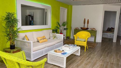 Matavera Casa | ShineAwayHomes - Family Beach Front central air con