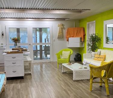 Matavera Casa | ShineAwayHomes - Family Beach Front central air con