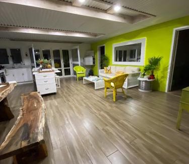 Matavera Casa | ShineAwayHomes - Family Beach Front central air con