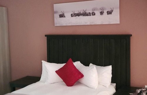 Rustenburg Cabina | Shinkelele Accommodation