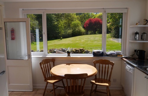 Thornhill Cabaña | Shinnel House - a house that sleeps 8 guests in 3 bedrooms