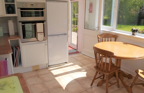 Thornhill Cabaña | Shinnel House - a house that sleeps 8 guests in 3 bedrooms