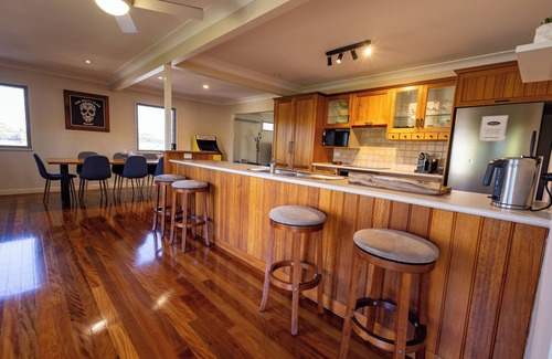 Budgewoi Casa | Shiny Diamond Lake View