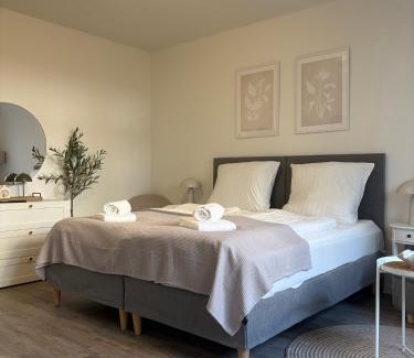 Bielefeld Apartamento | SHINY HOMES - Bright & Elegant City Apartment