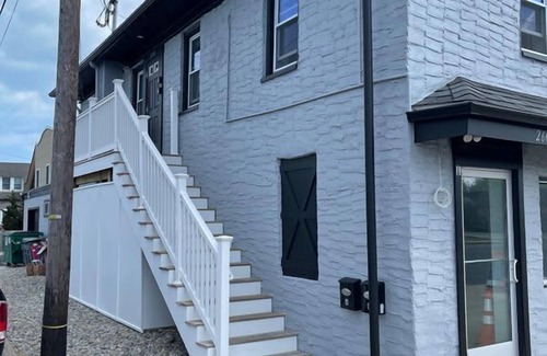 Ship Bottom Apartamento | Ship Bottom LBI Apt B- 1 Block from the beach