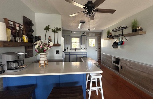 Edisto Island Casa | SHIP HAPPENS 5BR HOUSE WITH OCEAN VIEW GOLF CART AVAIL, VOLLEYBALL 3 OUTDOOR TVS