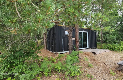 Mohawk Cabina | Shipping contain conversion into cozy copper Country cabin!!