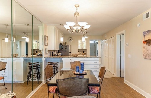 Isle of Palms Condominio | Diseñado con elegancia 3BR condominio frente al mar w / Wild Dunes Servicios!