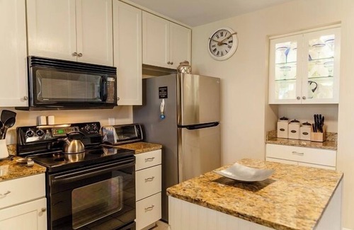 Isle of Palms Condominio | Diseñado con elegancia 3BR condominio frente al mar w / Wild Dunes Servicios!