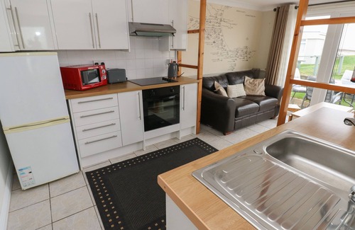 Kidwelly Cabaña | SHIPWRECK CHALET, pet friendly, country holiday cottage in Kidwelly