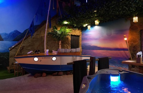 Villa Rica Cabina | Shipwrecked-VERY COOL couple's ATL area theme suite!