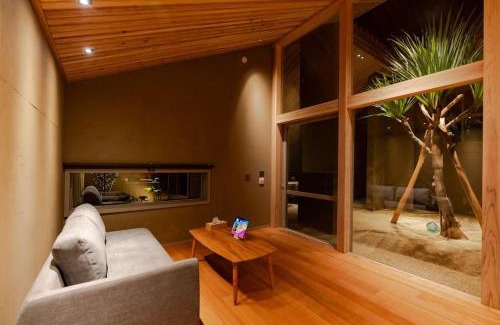 Shiraho Villa | Shiraho Villa Square Court