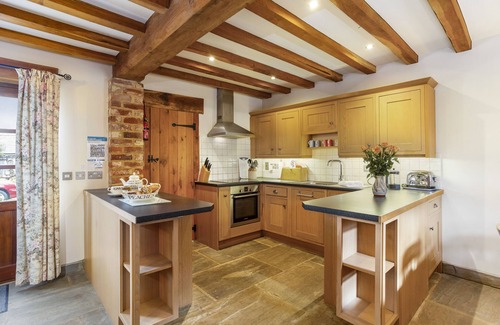 Broadway Cabaña | Shire Cottage - a cotswold cottage that sleeps 4 guests in 2 bedrooms