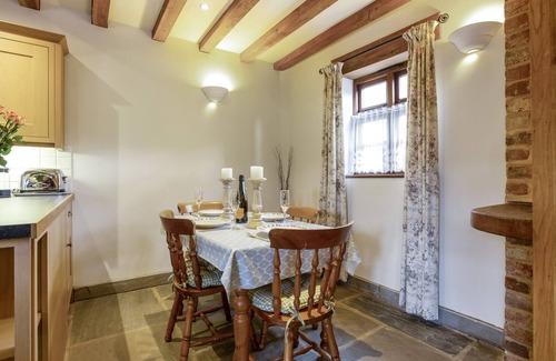 Broadway Cabaña | Shire Cottage - a cotswold cottage that sleeps 4 guests in 2 bedrooms