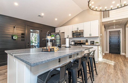 Knoxville Casa | Shirley Way · Bearden Bliss <10 mins to UT & Downtown Knox