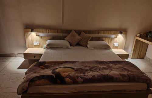 Faizabad Otro | Shobhayan inn, airport railway station pickup free