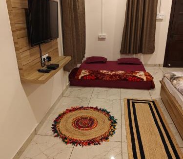 Faizabad Otro | Shobhayan inn, airport railway station pickup free